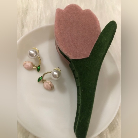 Unique elegant floral/tulip stud/dangle earrings & tulip hair clip - Picture 2 of 5